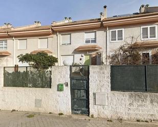 Exterior view of Single-family semi-detached for sale in  Madrid Capital