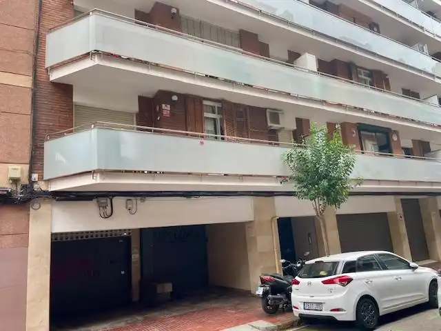 Außenansicht von Garage zum Verkauf in Esplugues de Llobregat