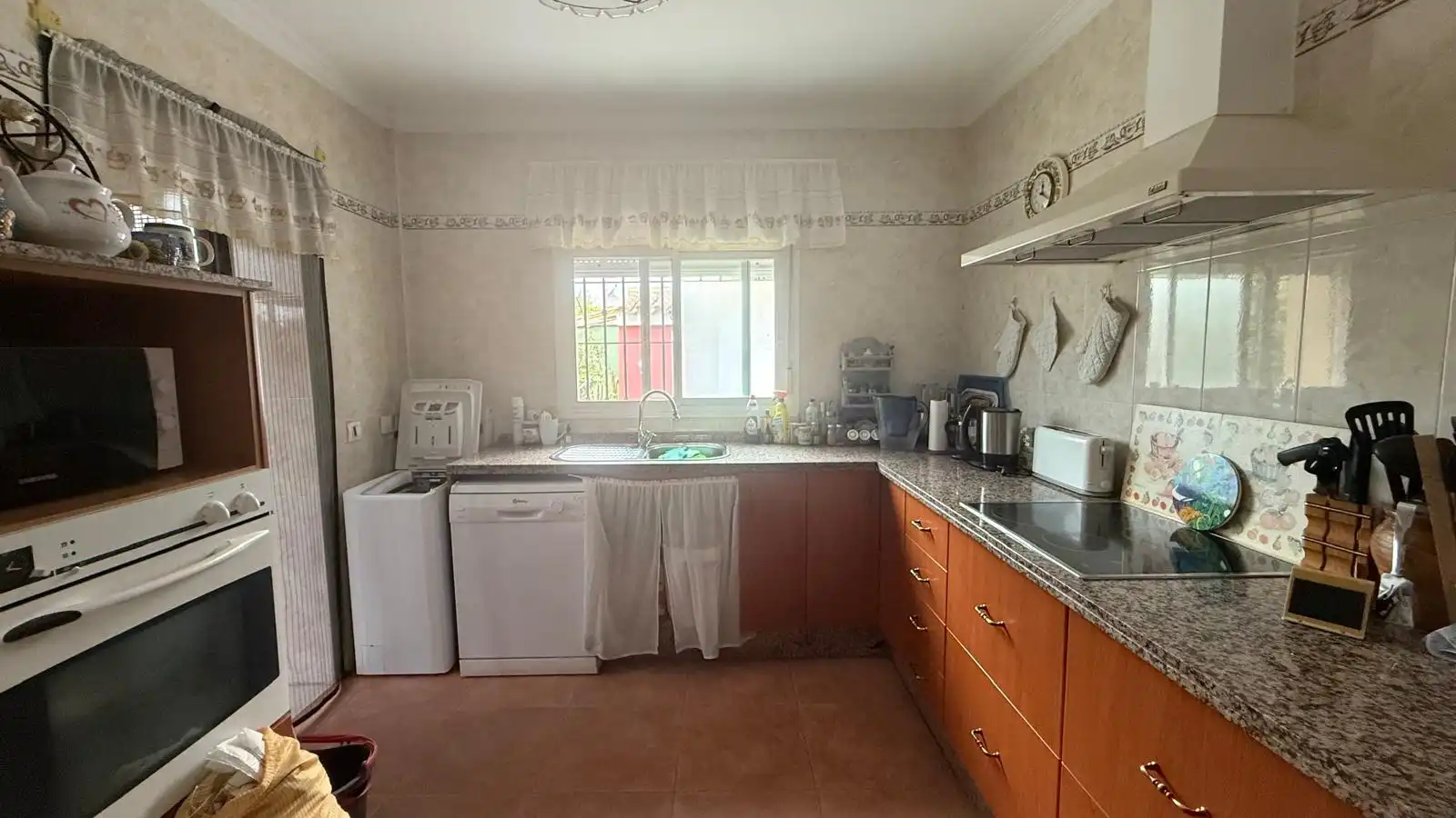 Küche von Haus oder Chalet zum Verkauf in El Puerto de Santa María mit Klimaanlage, Privatgarten und Abstellraum