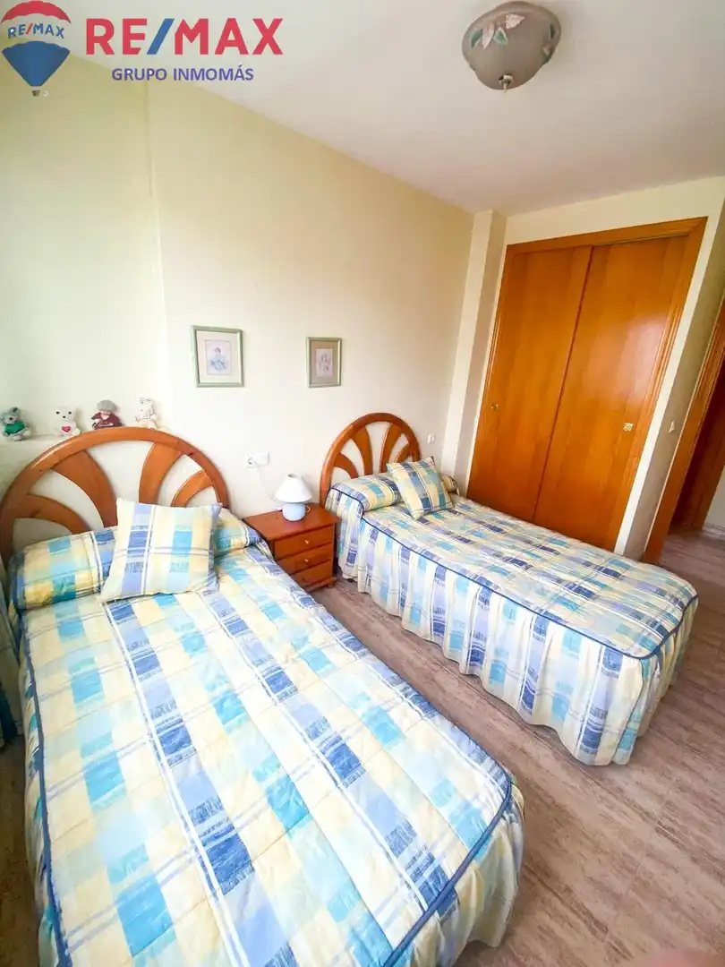 Dormitori de Pis de lloguer en Benidorm amb Piscina, Moblat i Balcó