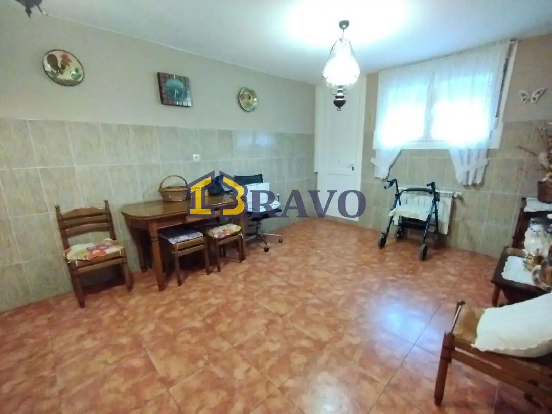 Casa adosada en venta en Medina de Pomar con Calefacción, Jardín privado y Terraza