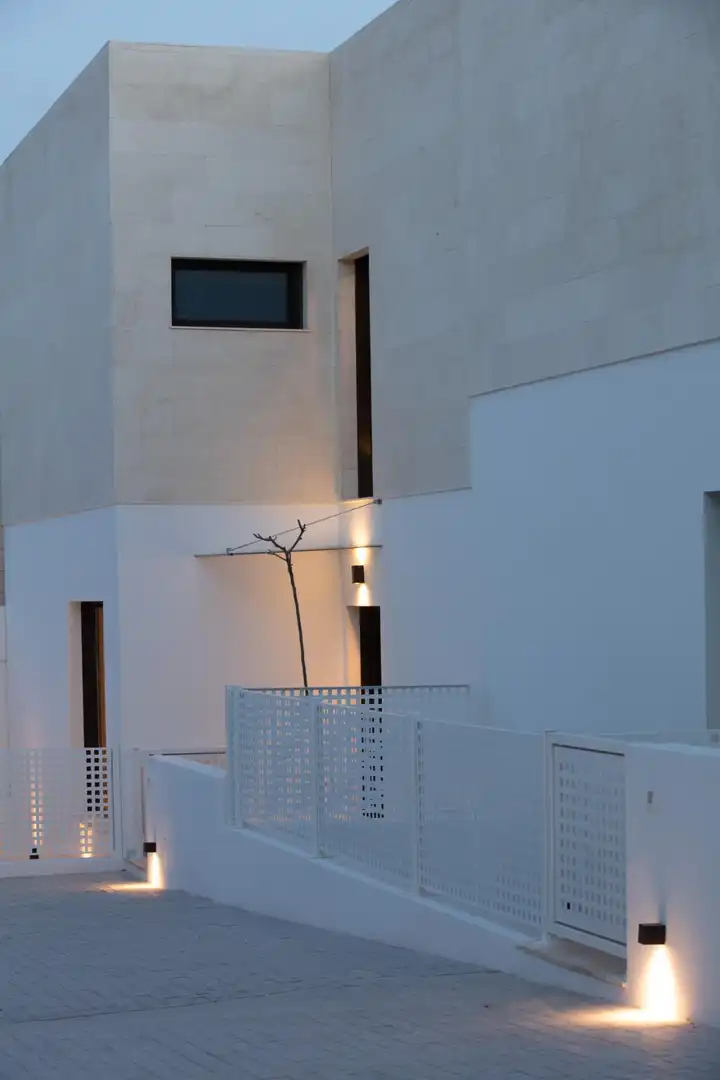 Casa adosada de alquiler en Rocafort con Aire acondicionado, Calefacción y Jardín privado