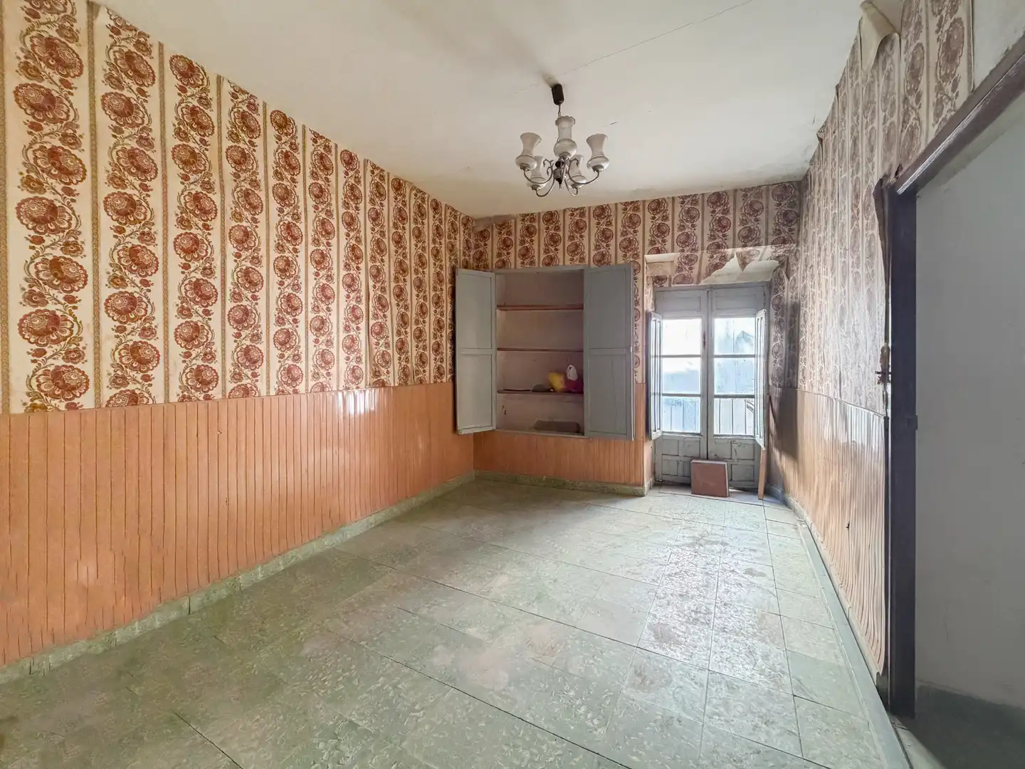 Sala d'estar de Casa o xalet en venda en Cazorla amb Terrassa i Balcó