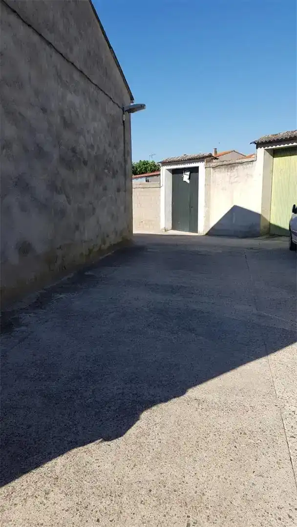 Aparcament de Casa adosada en venda en Almoharín amb Jardí privat i Rentadora