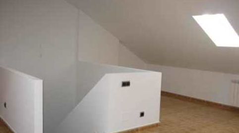 Foto 5 de Casa adosada en venda a Carracedelo, León