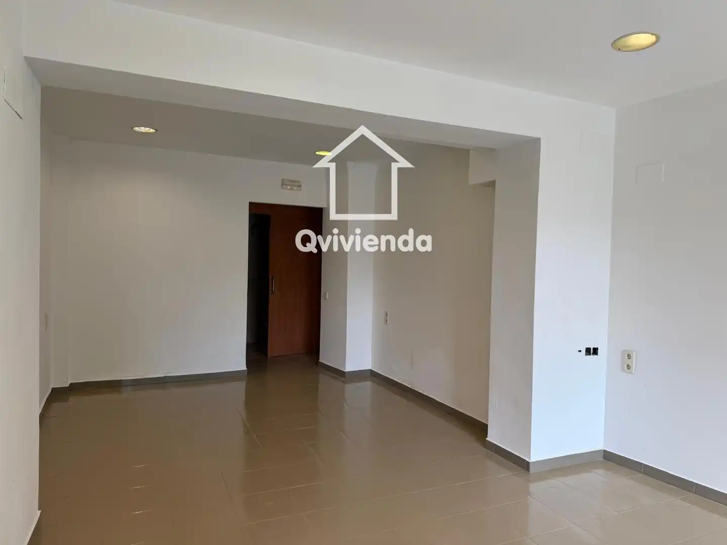Local comercial de lloguer a Emporda, imagen 4