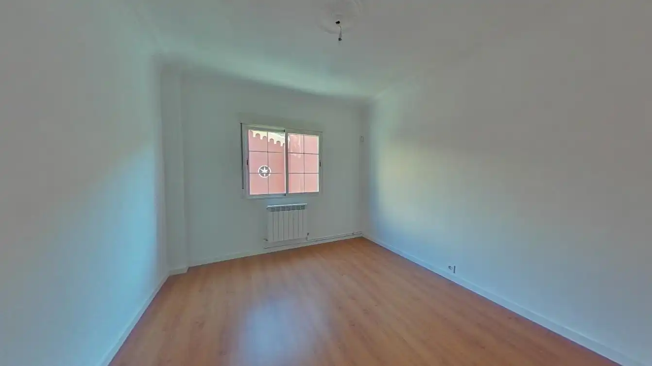 Bedroom of Flat for sale in Zaragoza  with Heating, Parquet flooring and Oven