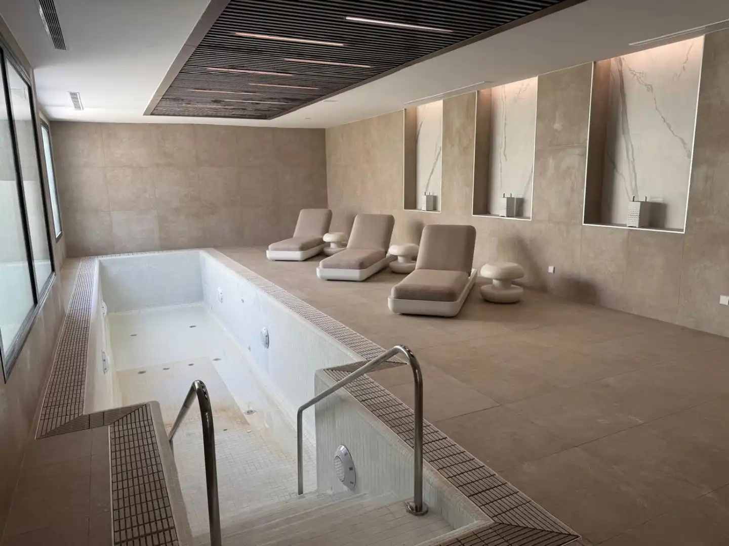 Swimming pool of Flat for sale in Estepona  with Air Conditioner, Heating and Terrace