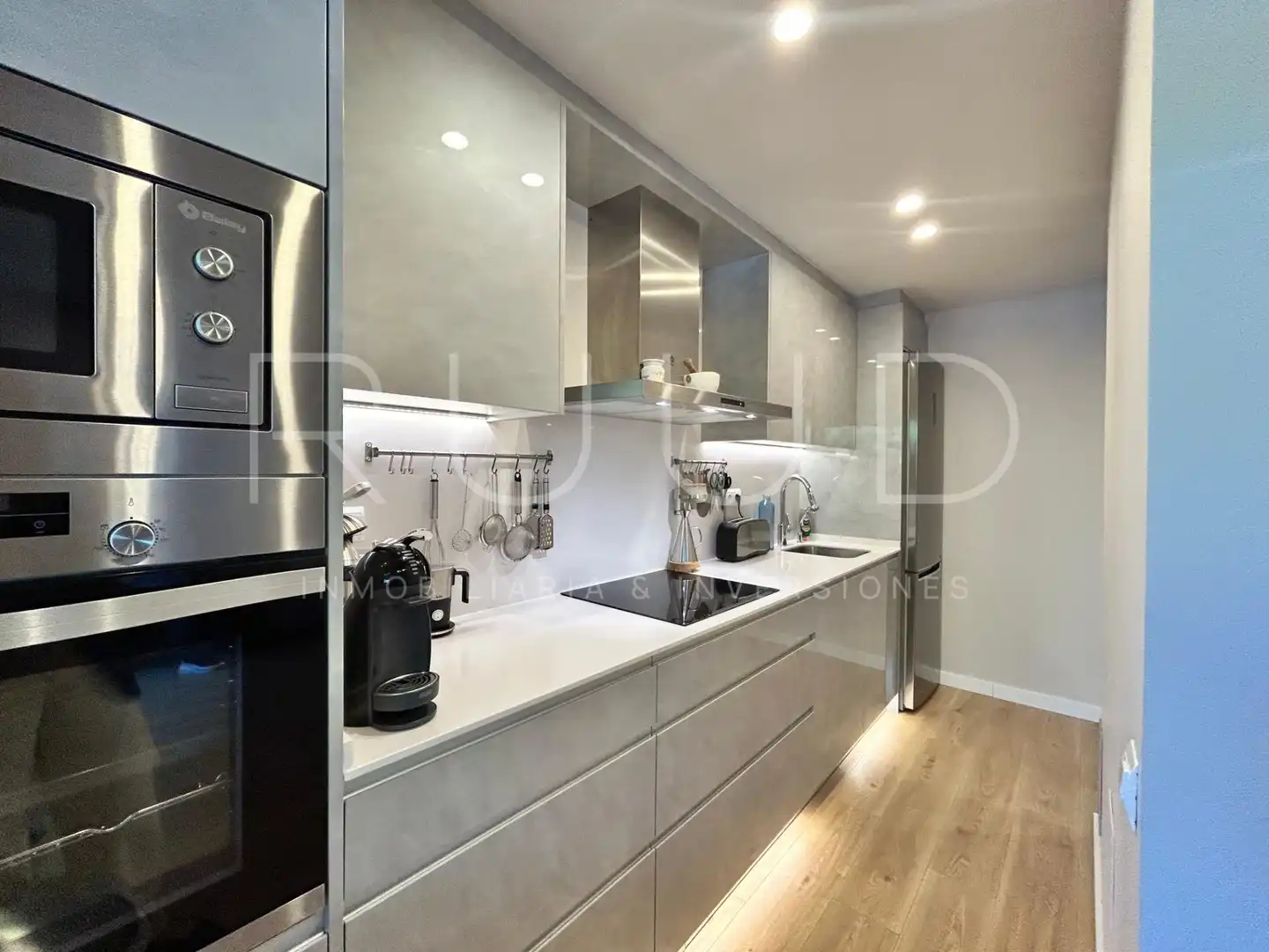 Kitchen of Flat for sale in Castelldefels  with Air Conditioner, Heating and Parquet flooring