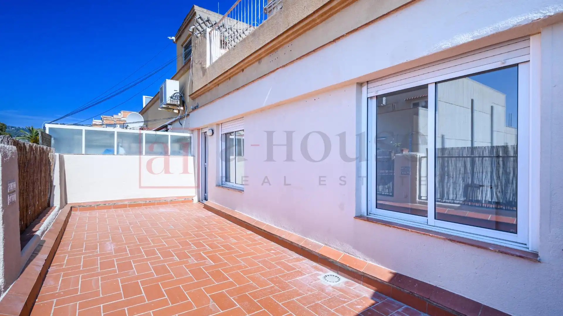 Exterior view of Attic for sale in  Barcelona Capital  with Terrace