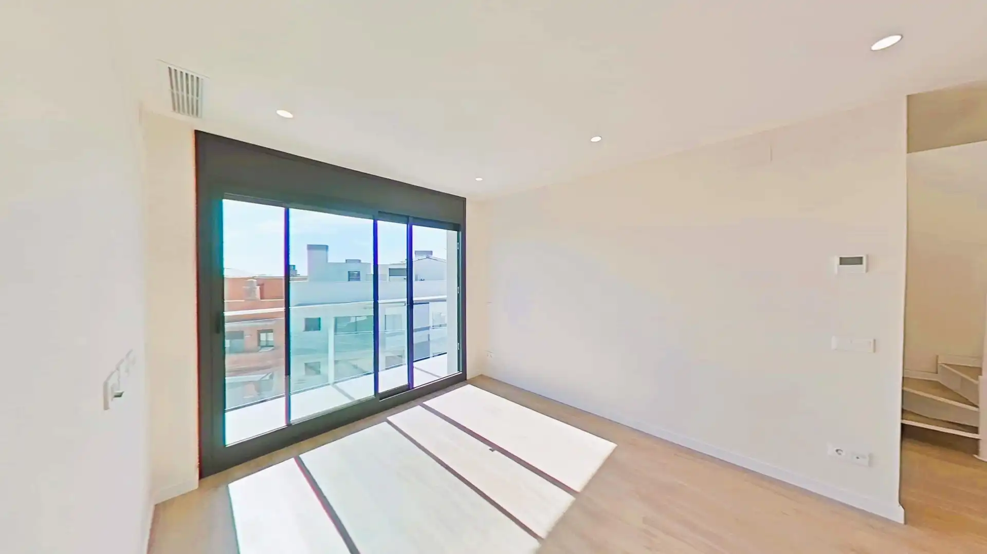 Habitación de Ático en venta en Cubelles con Aire acondicionado, Calefacción y Jardín privado