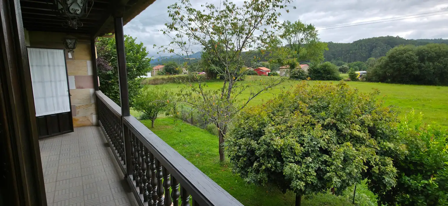 Jardí de Casa adosada en venda en Piélagos amb Jardí privat i Parquet