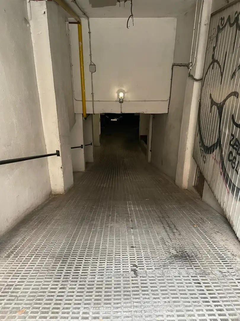 Garage zur Miete in Calle Calle de Fermín Caballero, Centro