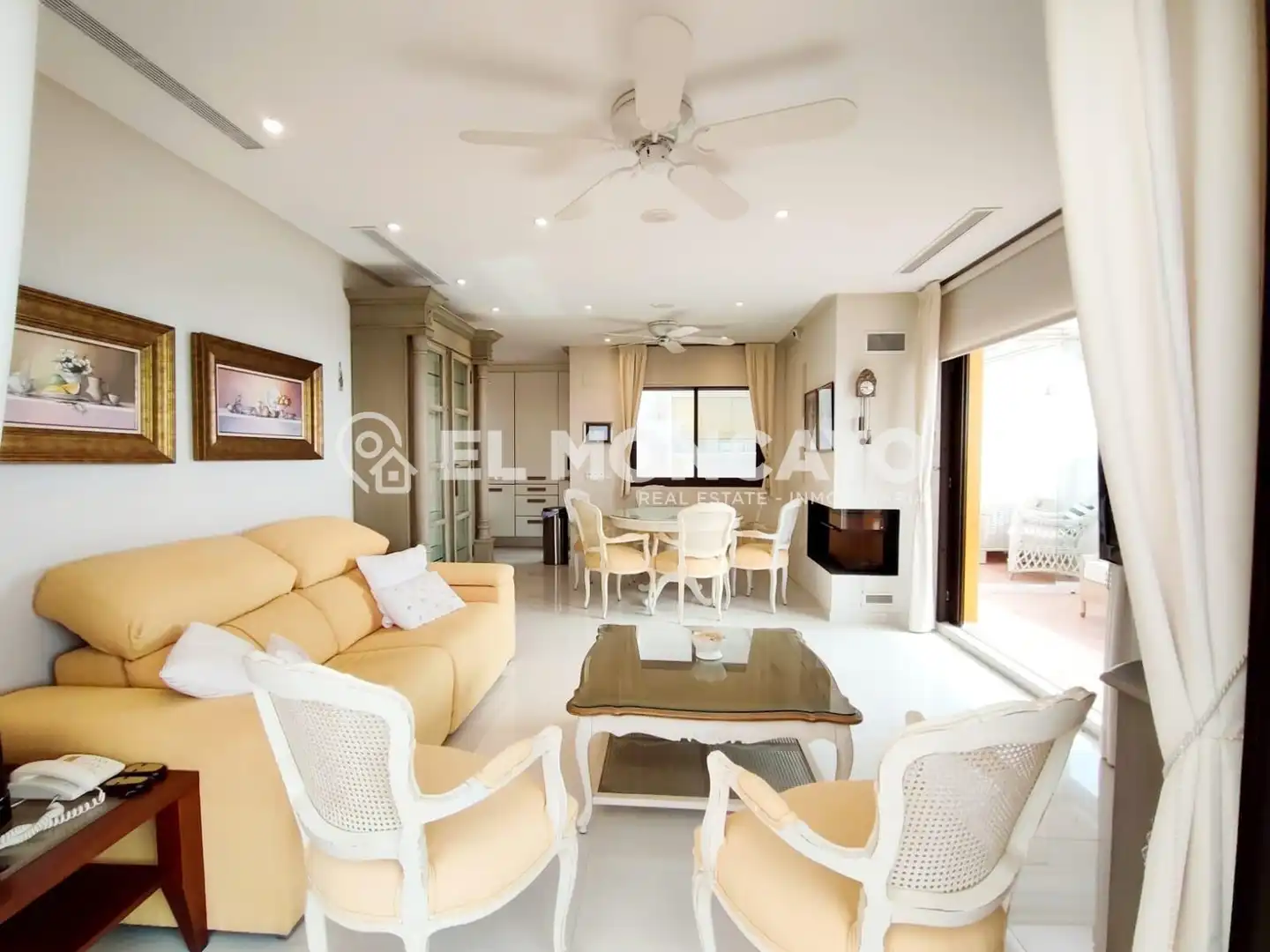 Sala de estar de Ático en venta en Guardamar del Segura con Aire acondicionado, Calefacción y Jardín privado