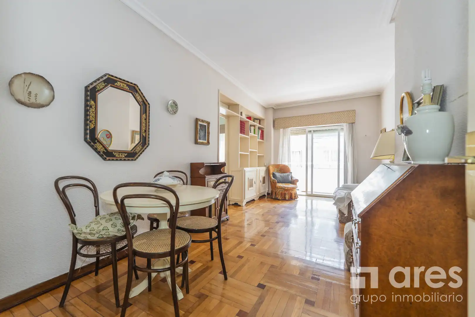Außenansicht von Wohnung zum Verkauf in Madrid mit Heizung