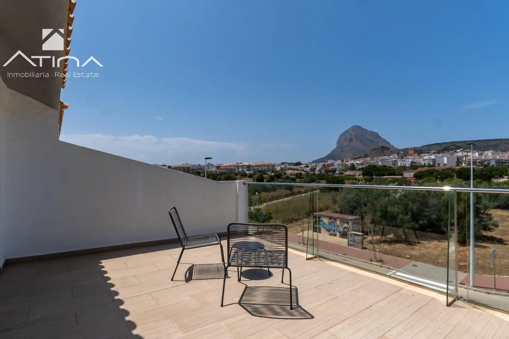 Terrasse von Einfamilien-Reihenhaus zum Verkauf in Jávea / Xàbia mit Klimaanlage, Terrasse und Gemeinschaftspool