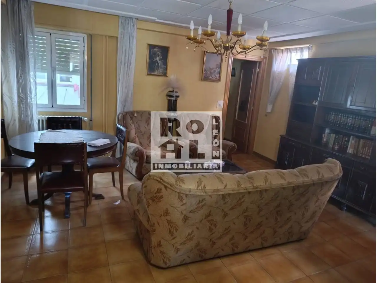 Sala de estar de Piso en venta en León Capital  con Calefacción y Terraza