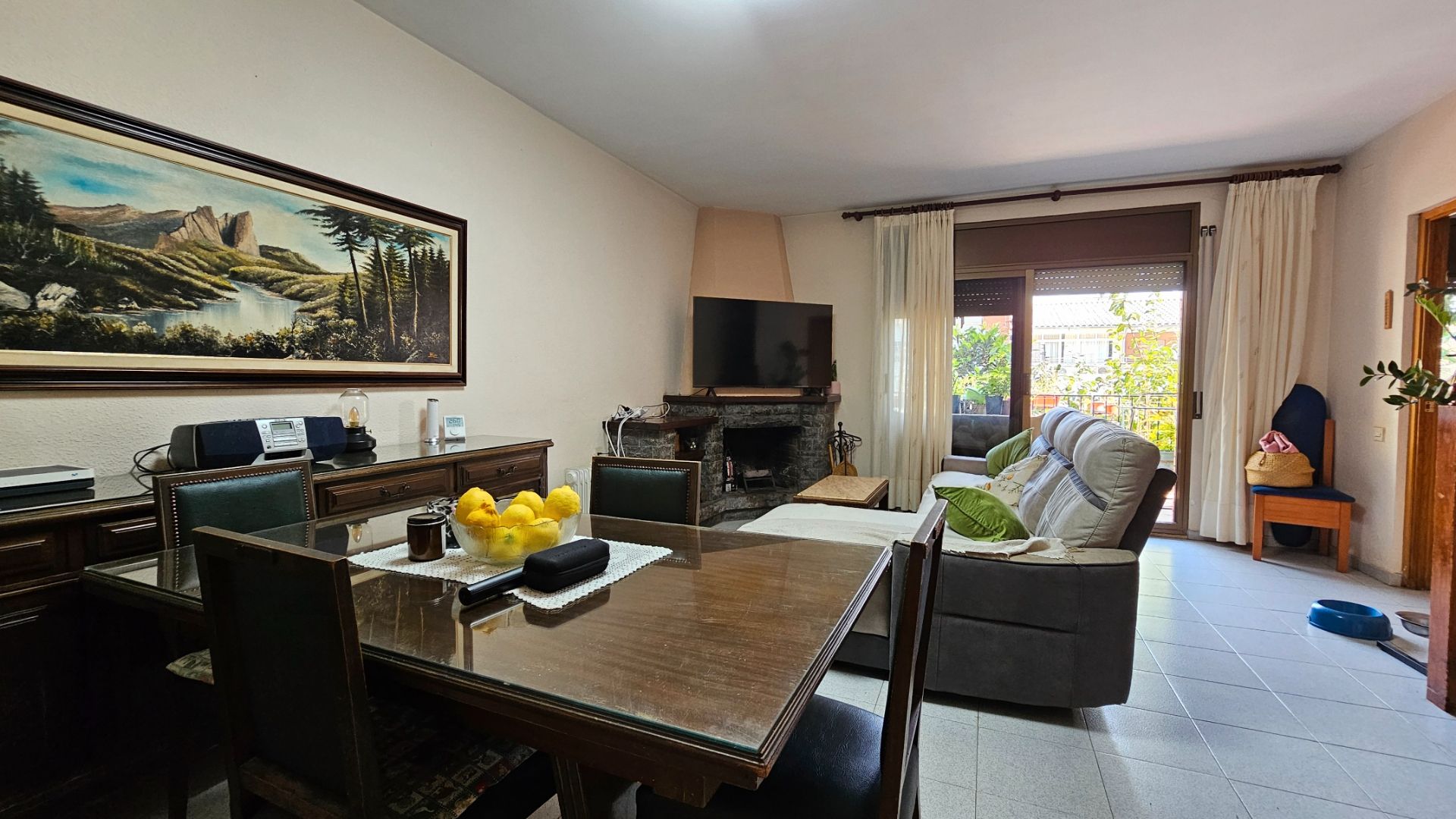 Sala d'estar de Casa adosada en venda en Sabadell amb Calefacció, Terrassa i Forn