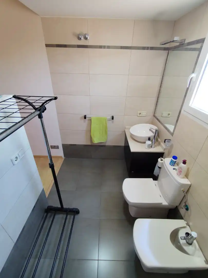Bathroom of Flat for rent in Valencia  with Air Conditioner, Furnished and Washing machine
