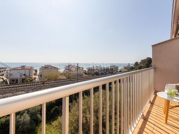 Appartamento con balcone in vendita a Pasatge Brisamar