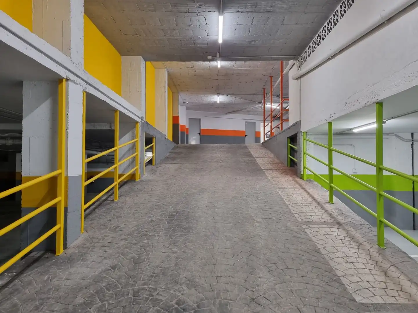 Parkplatz von Garage zum Verkauf in Torremolinos