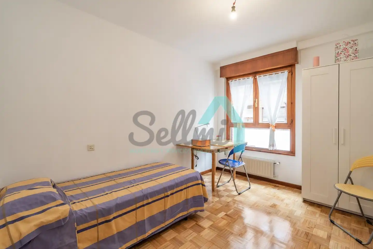 Habitación de Piso de alquiler en Oviedo  con Calefacción, Parquet y Terraza