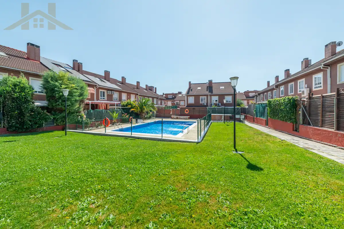 Swimming pool of Detached homes for sale in San Martín de la Vega  with Air Conditioner, Heating and Private garden