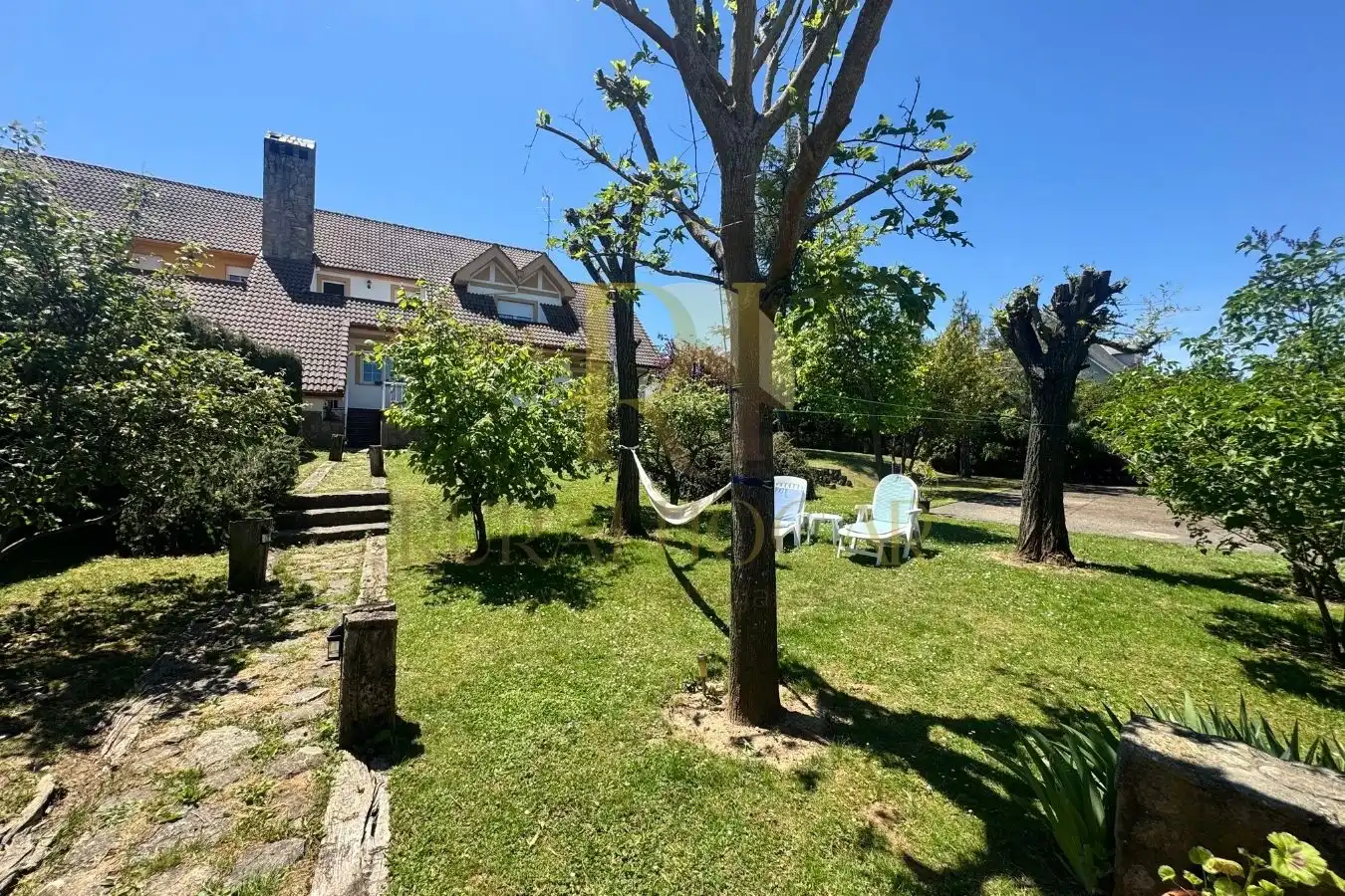 Jardín de Casa o chalet en venta en Santovenia de la Valdoncina con Calefacción, Jardín privado y Parquet