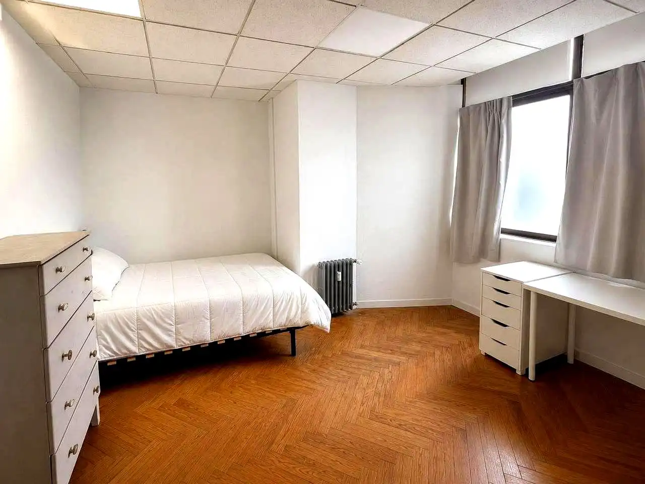 Bedroom of Flat for rent in Madrid  with Air Conditioner, Heating and Terrace