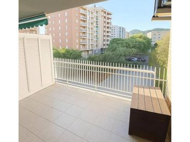 Appartamento con balcone in vendita a Plaza Cataluña