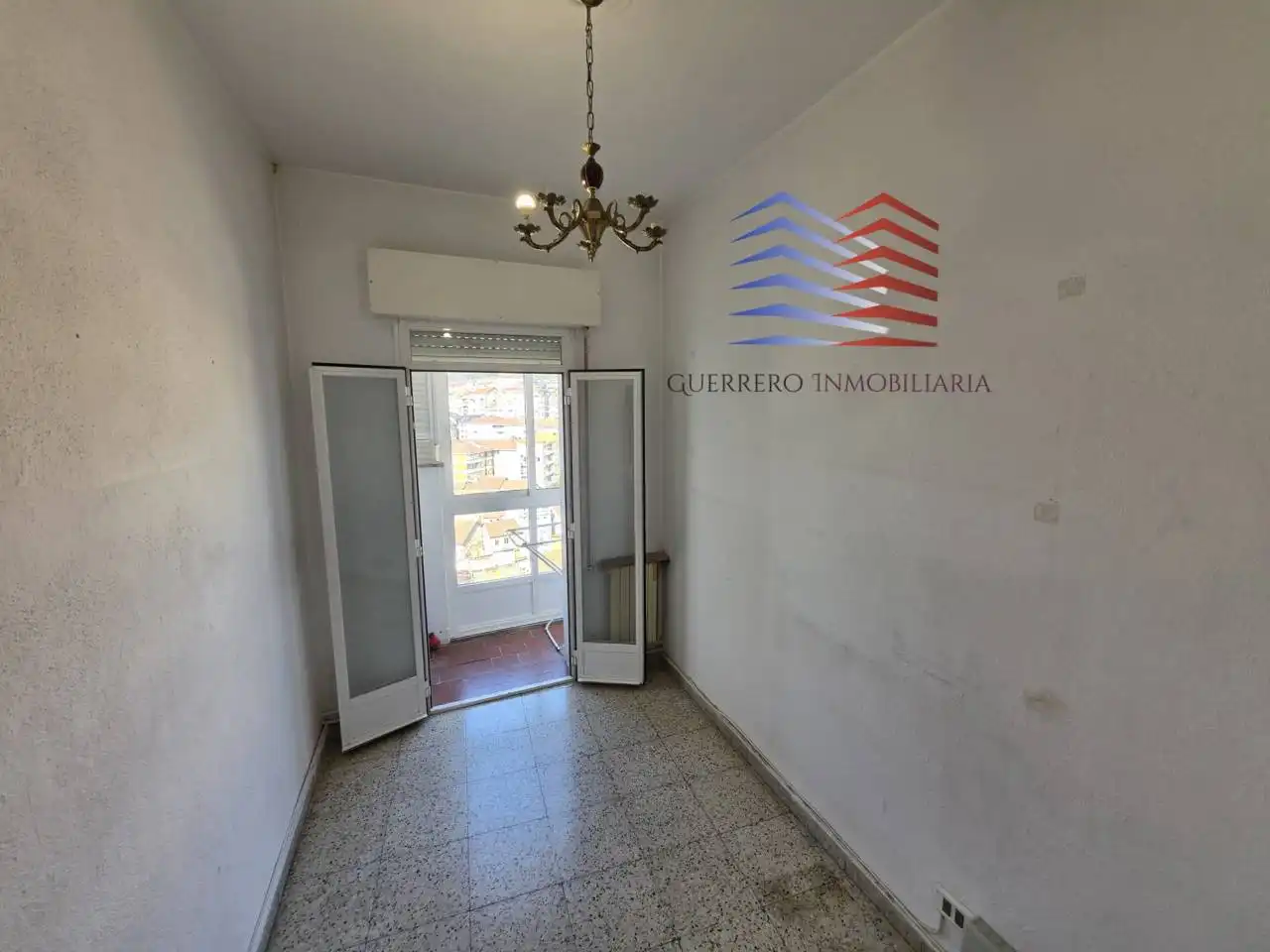 Wohnung zur Miete in Ourense Capital  mit Heizung, Terrasse und Abstellraum