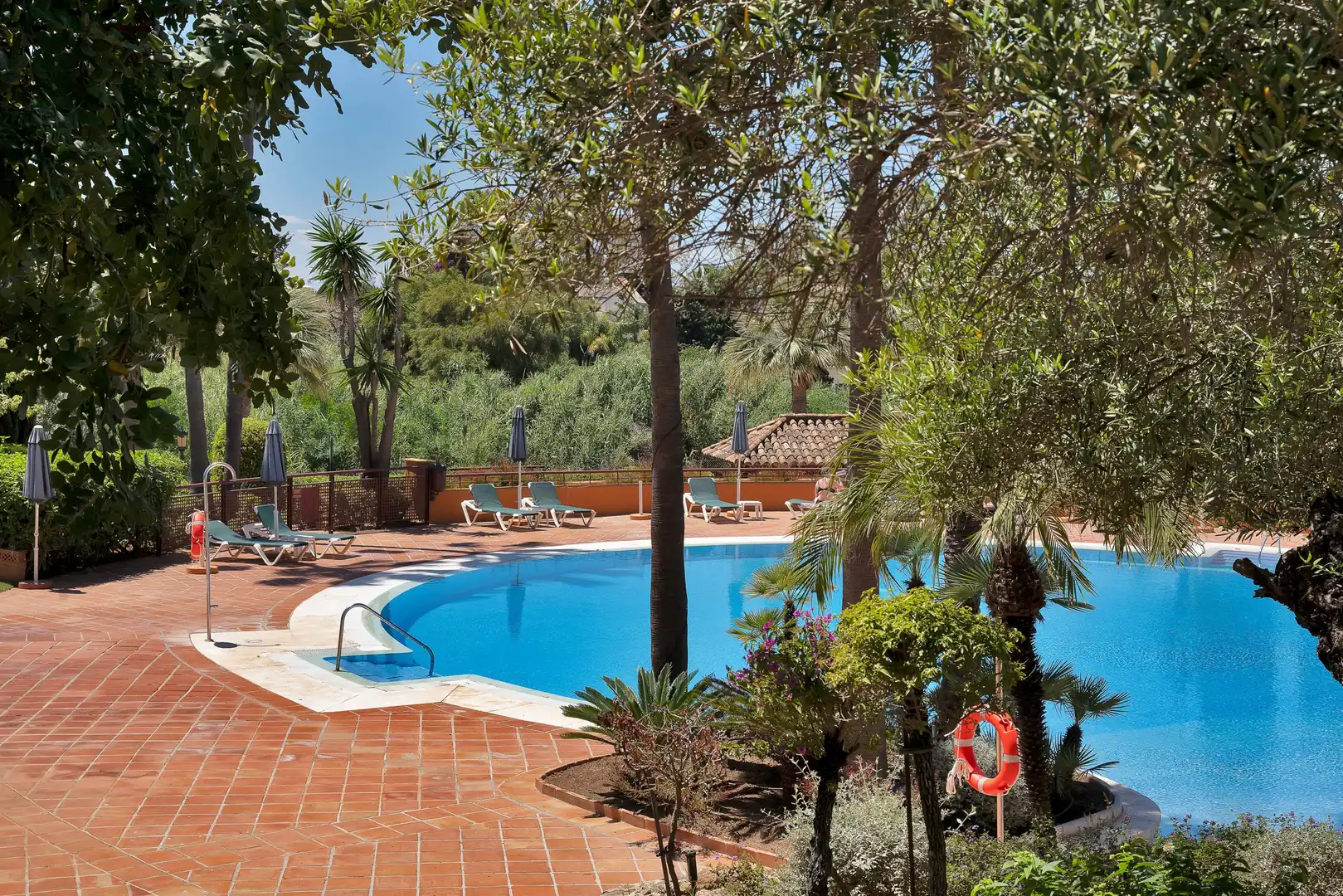 Piscina de Apartament en venda en Marbella amb Aire condicionat, Calefacció i Jardí privat