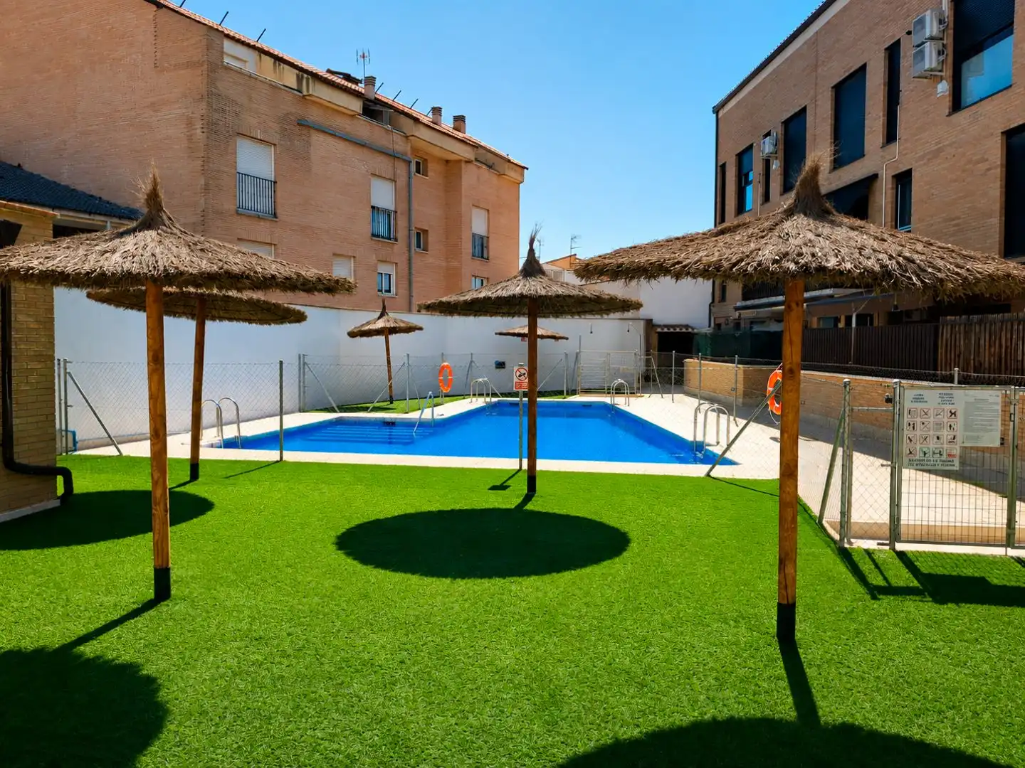 Schwimmbecken von Maisonette zum Verkauf in Alameda de la Sagra mit Klimaanlage