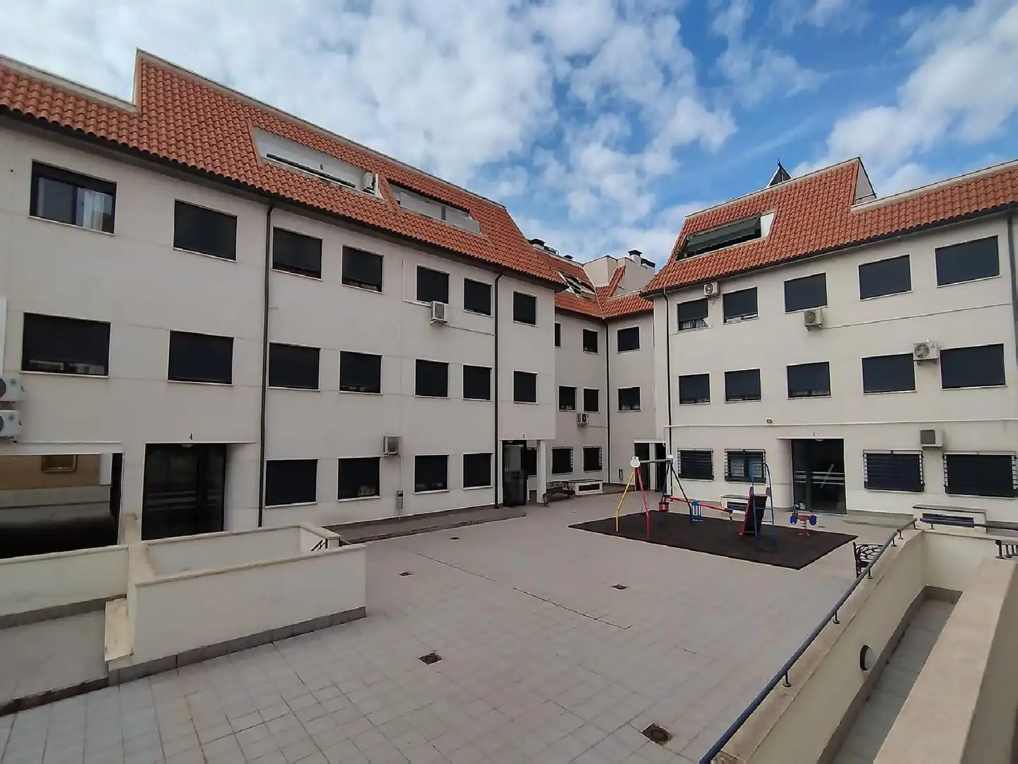 Exterior view of Garage for sale in Madridejos, Toledo