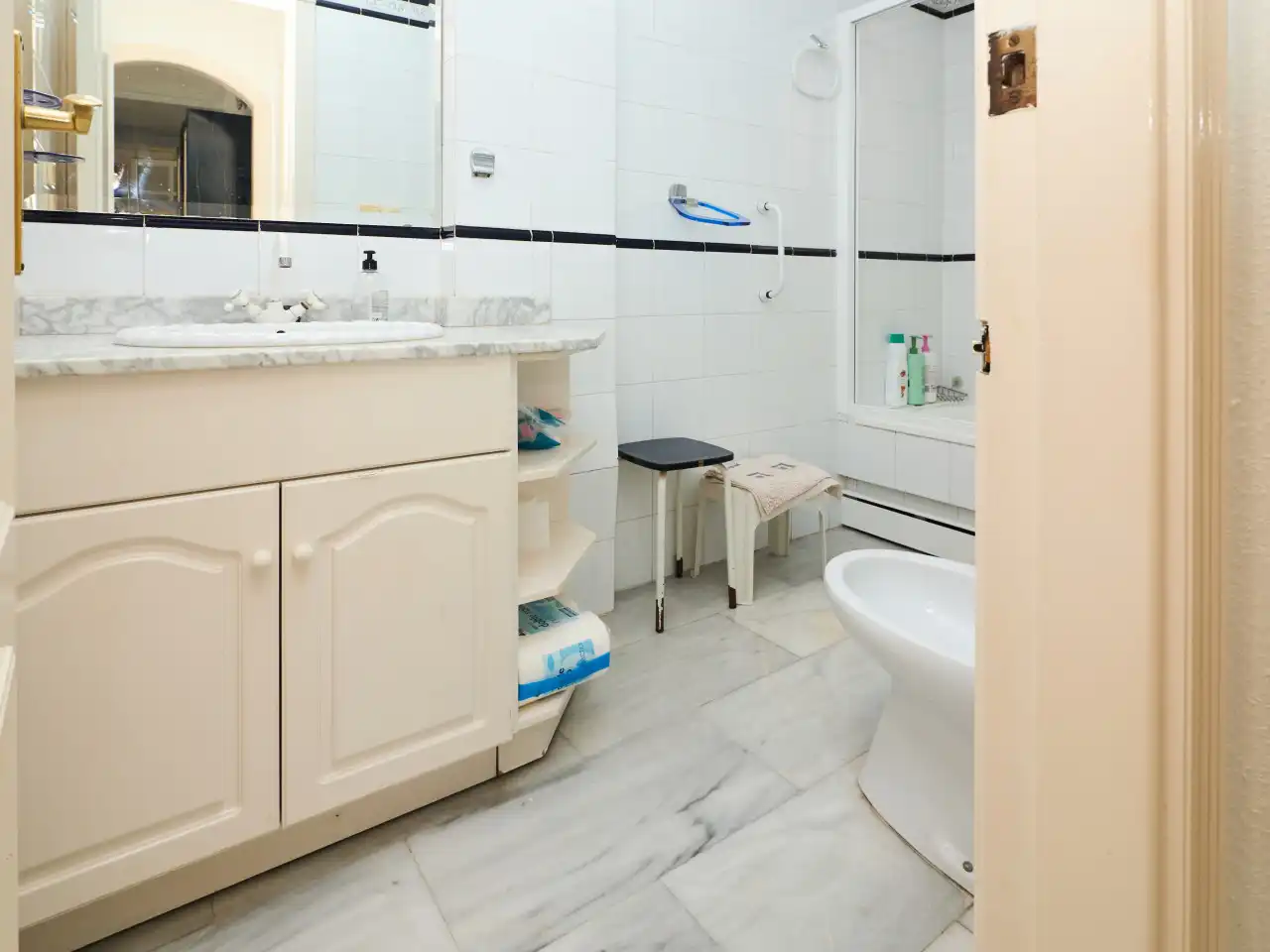 Baño de Apartamento en venta en Torrevieja con Aire acondicionado, Calefacción y Terraza