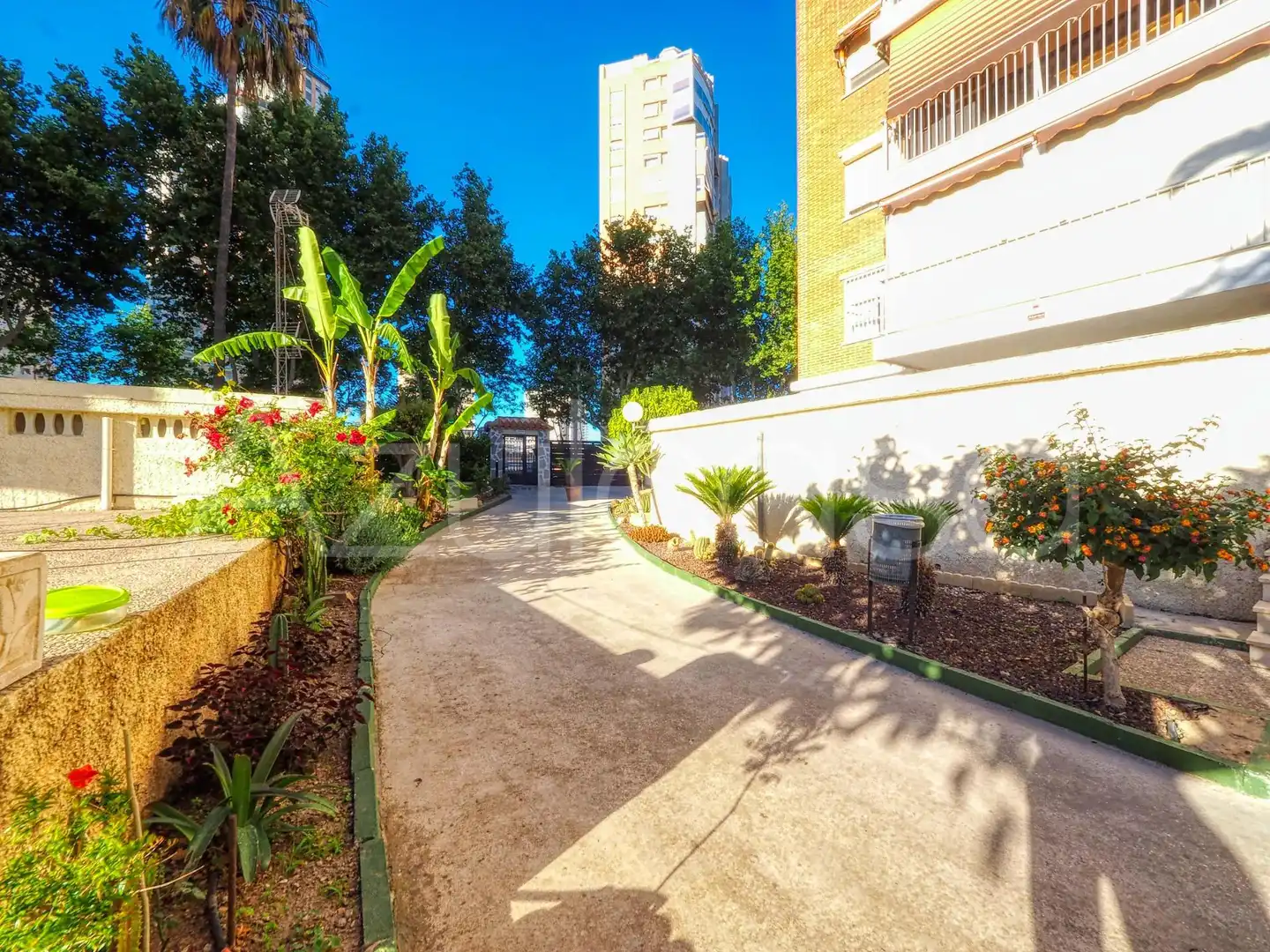 Exterior view of Flat for sale in Benidorm  with Air Conditioner and Community pool