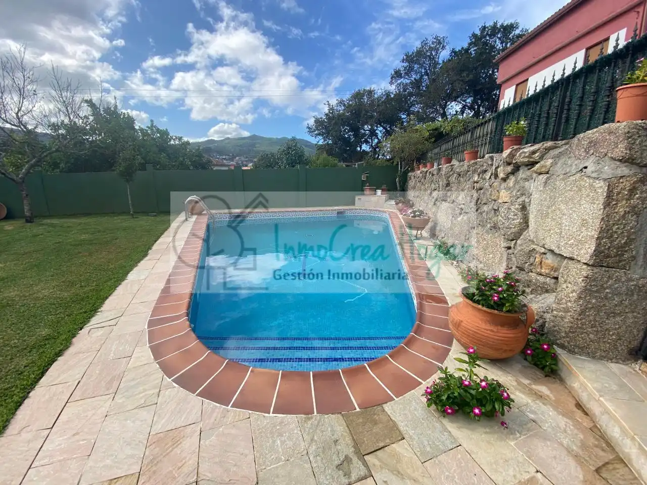 Piscina de Casa o xalet en venda en Vigo  amb Calefacció, Jardí privat i Terrassa