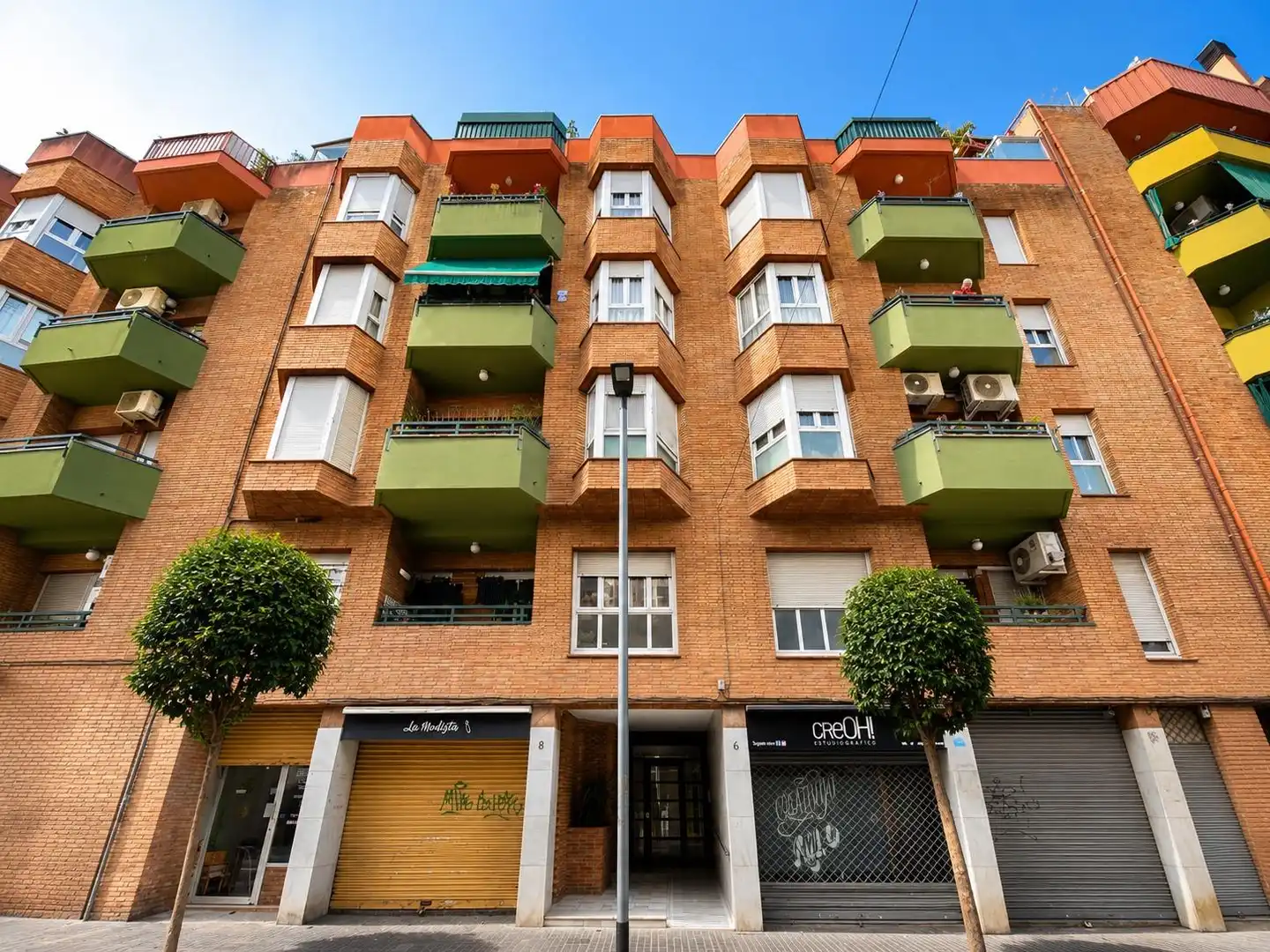 Außenansicht von Wohnung zum Verkauf in Esplugues de Llobregat mit Klimaanlage, Parkett und Terrasse
