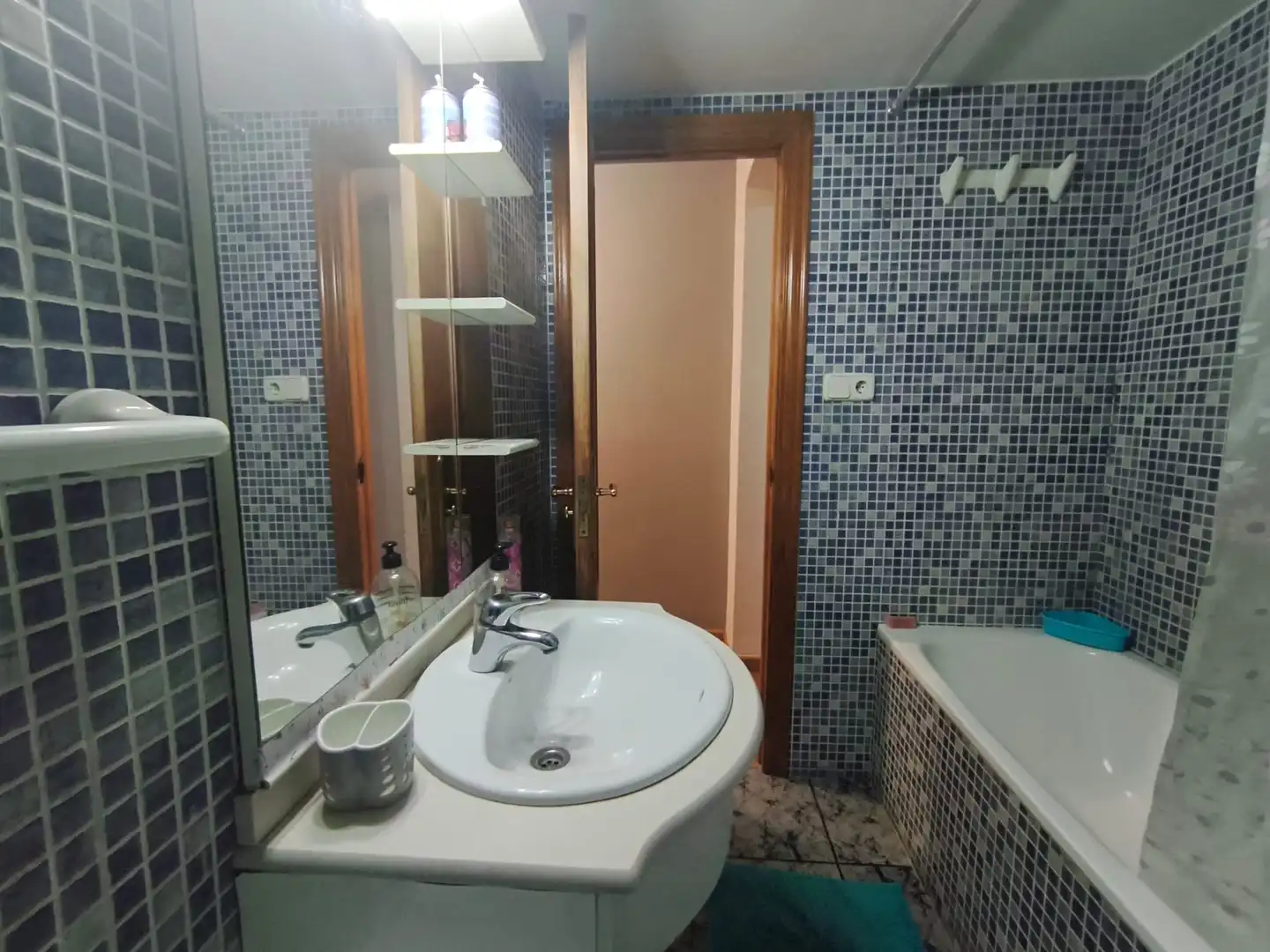 Badezimmer von Wohnung zum Verkauf in Burjassot mit Parkett, Ofen und Waschmaschine