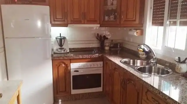 Ideal dúplex en Peñarroya-Pueblonuevo con una superficie total de 140 m2. La vivienda se distribuye en dos plantas. La planta baja, imatge 2