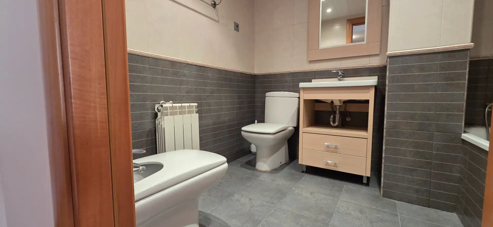 Badezimmer von Maisonette zum Verkauf in Barcelona mit Klimaanlage, Heizung und Parkett