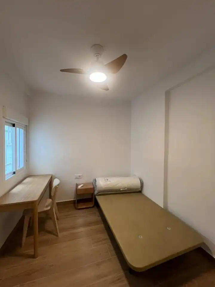 Bedroom of Flat for rent in Sevilla  with Air Conditioner, Terrace and Furnished