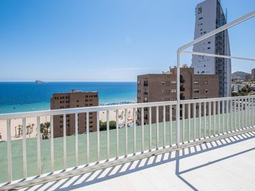 Penthouse with balcony for sale in Playa de Poniente