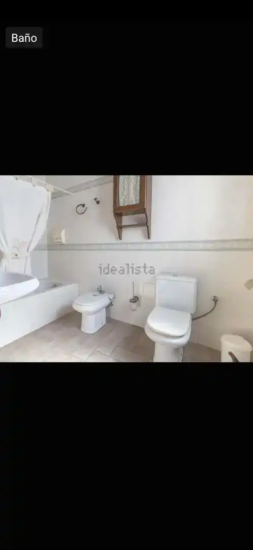 Bany de Casa o xalet en venda en Gerena amb Parquet, Traster i Moblat