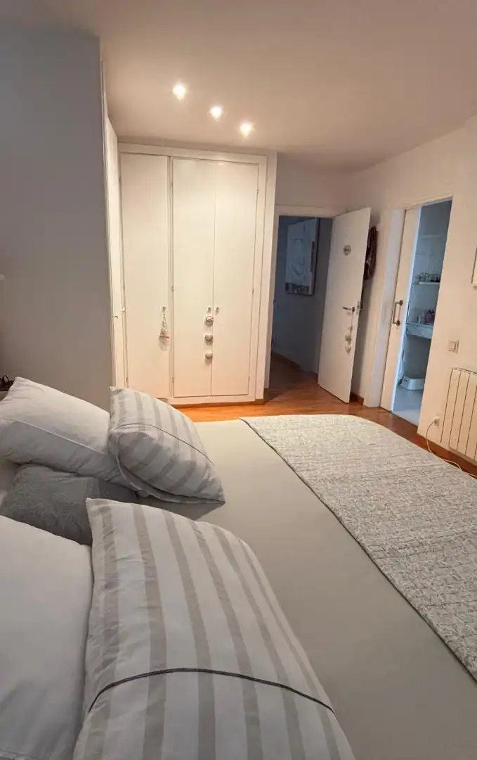 Schlafzimmer von Einfamilien-Reihenhaus zum Verkauf in Calella mit Klimaanlage, Heizung und Privatgarten