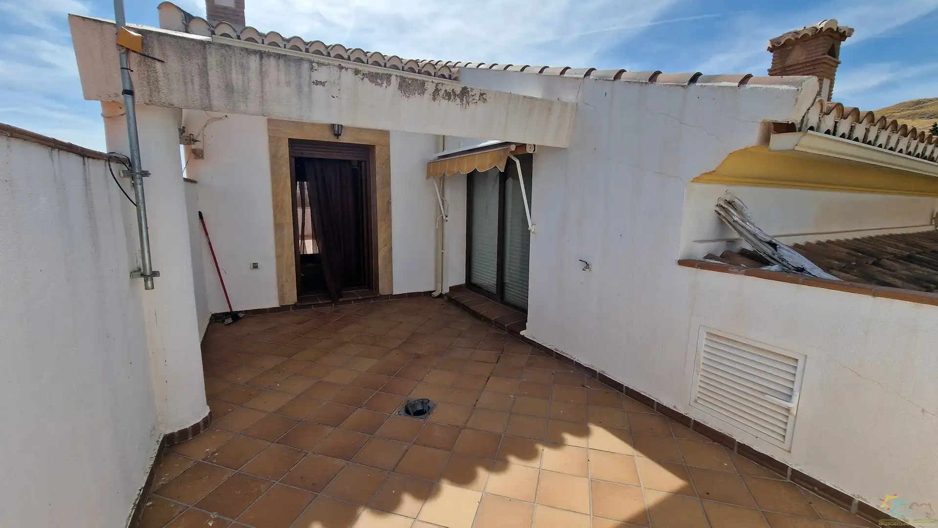 Terrasse von Einfamilien-Reihenhaus zum Verkauf in Diezma mit Klimaanlage, Heizung und Privatgarten