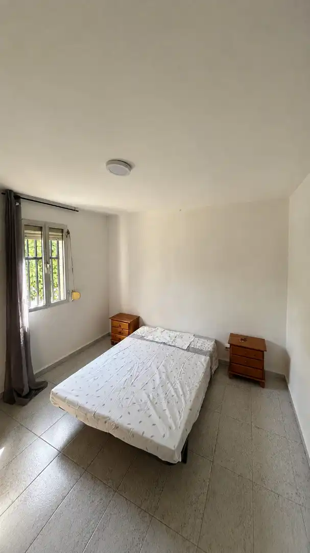 Schlafzimmer von Wohnung zur Miete in Brenes mit Klimaanlage, Terrasse und Möbliert