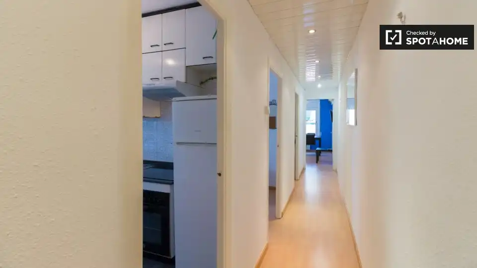 Flat for share in L'Hospitalet de Llobregat  with Air Conditioner, Heating and Furnished