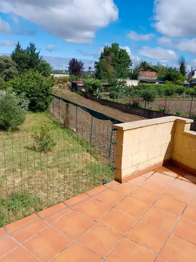 Casa o xalet en venda en Ponferrada amb Jardí privat, Parquet i Moblat