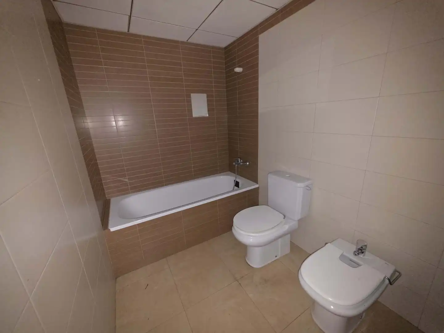 Badezimmer von Wohnung zum Verkauf in Torredembarra mit Klimaanlage, Heizung und Balkon
